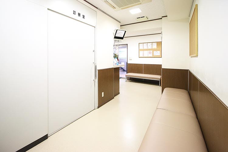 堀ノ内駅前皮膚科待合室