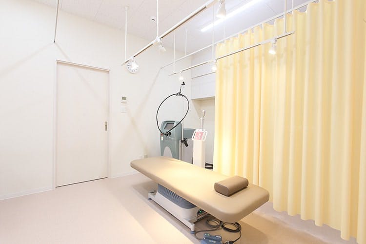 あけみ皮フ科クリニック処置室
