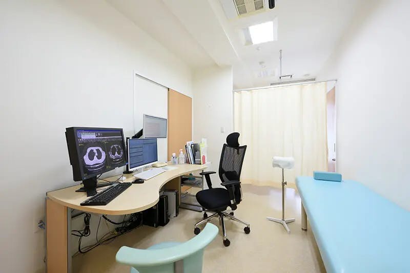 東海大学前駅クリニック診察室