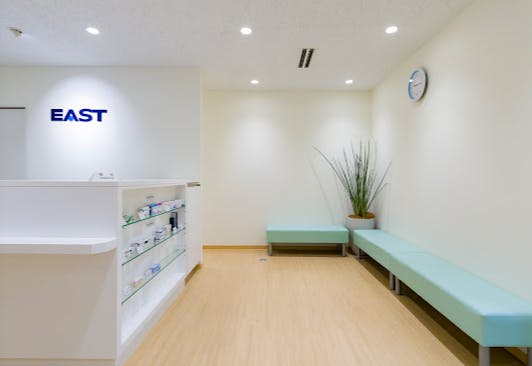 イースト駅前クリニック新宿西口院待合室