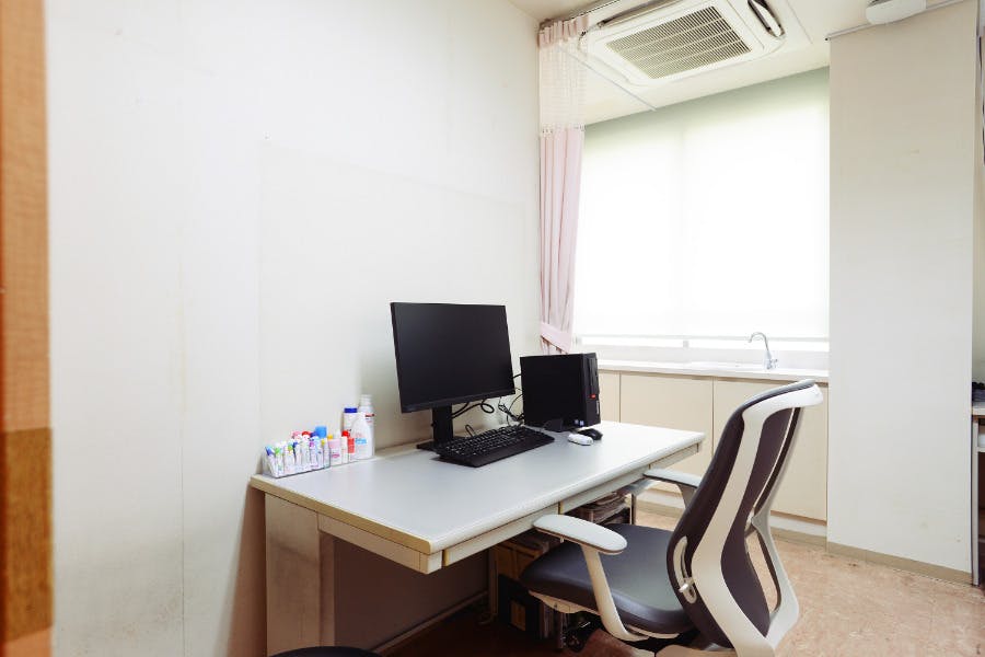 ねりま皮フ科クリニック診察室