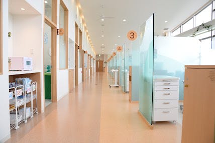 青葉西デンタルクリニック廊下