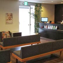 こまつ皮膚科クリニック北仙台待合室2