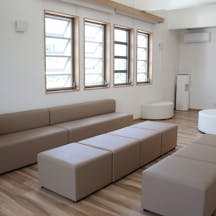 春日居皮フ・リウマチクリニック待合室