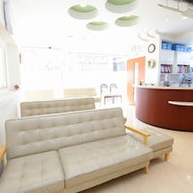 柏東口よしだクリニック受付待合室