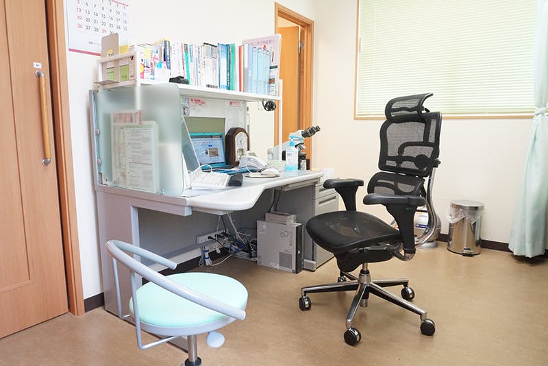 すずらん皮膚科クリニック診察室