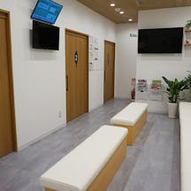 ゆかみ先生の皮ふ科待合室