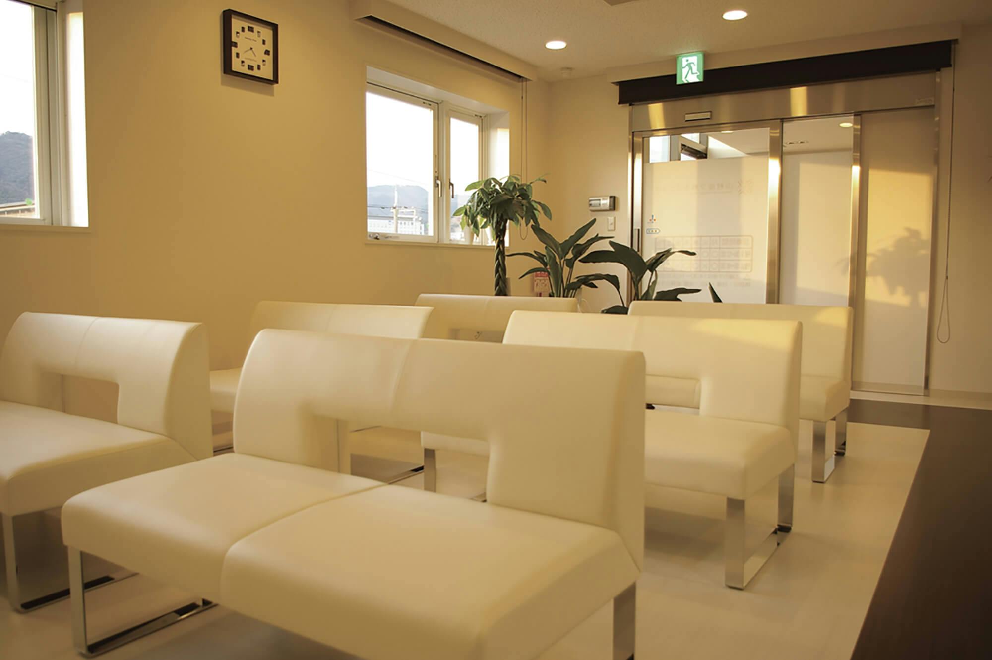 山本皮フ科クリニック待合室