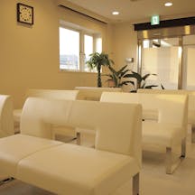 山本皮フ科クリニック待合室