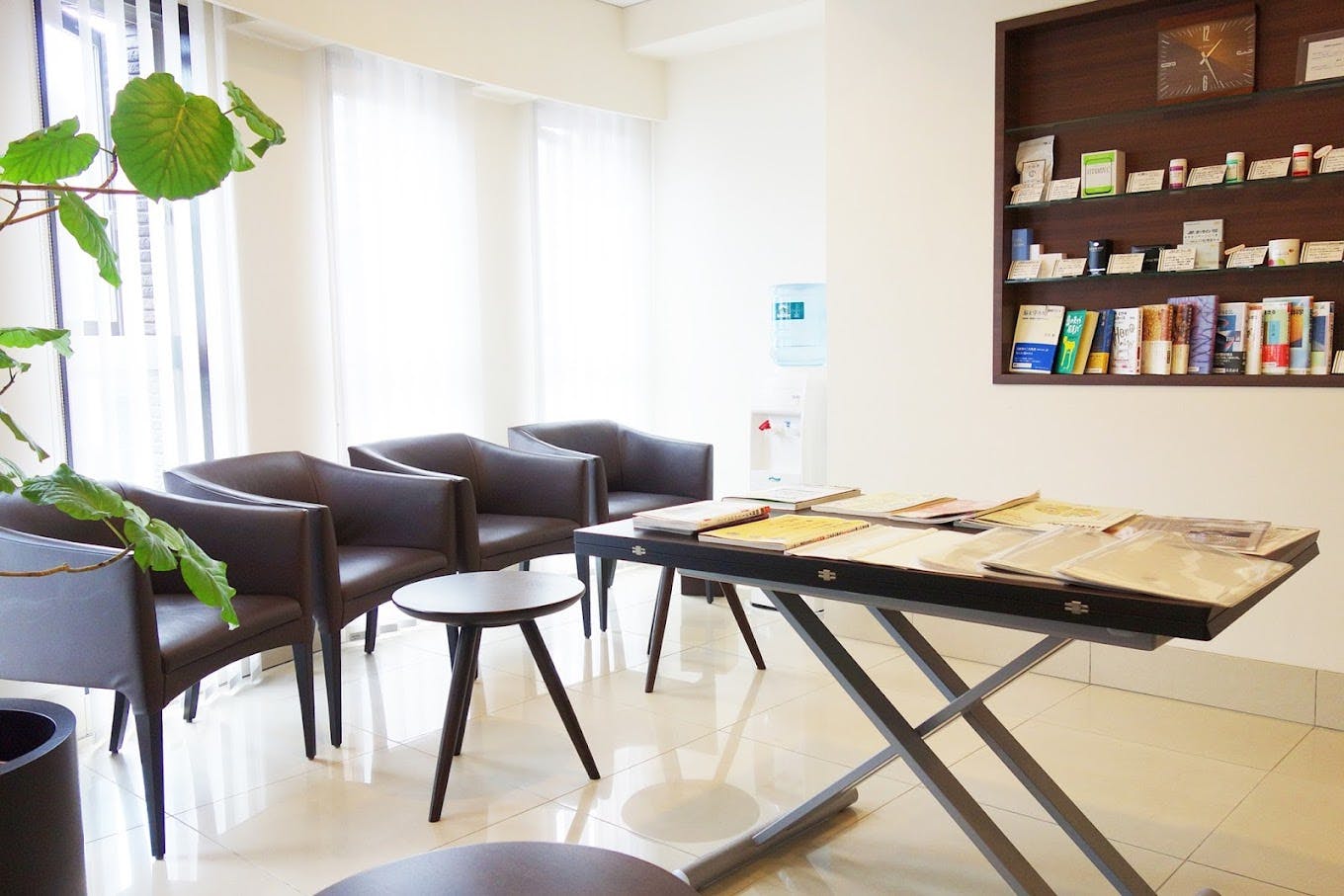メディカルクリニック柿の木坂待合室