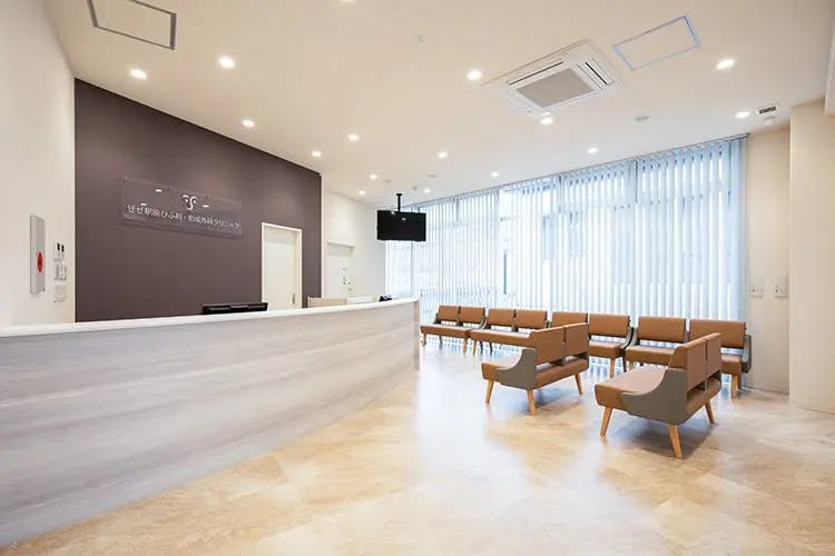 ぜぜ駅前ひふ科・形成外科クリニック受付