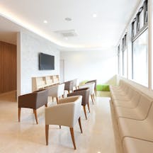 けやきスキンクリニック待合室