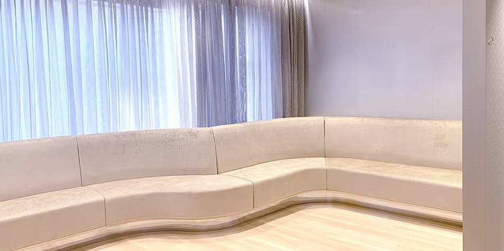 レジーナクリニック 新宿院待合室