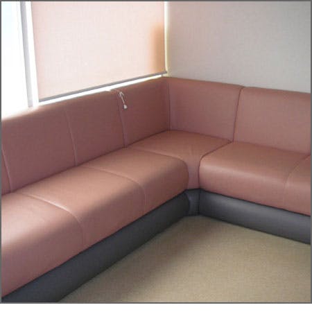 田園調布皮フ科クリニック待合室