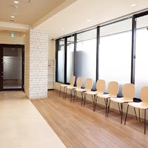 湘南平塚下肢静脈瘤クリニック待合室2