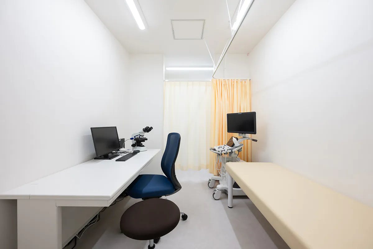 町屋にしかわ泌尿器科・皮膚科診察室