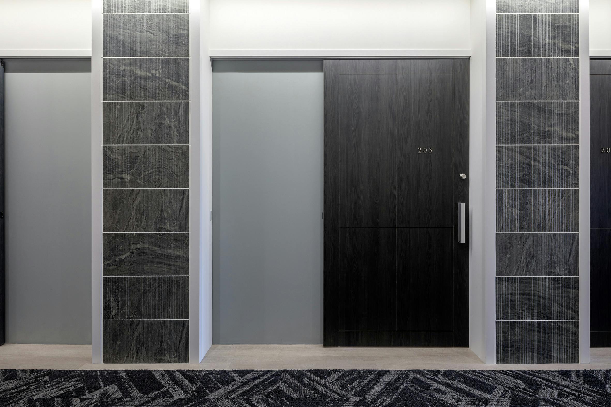 占部産婦人科入院室前