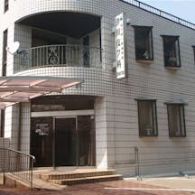 津田皮フ科外観