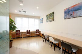 新琴似皮膚科スキンケアクリニック待合室1