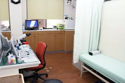 山田皮膚科医院診察室
