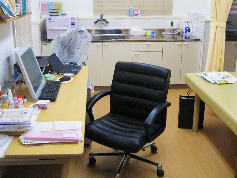 鶴見皮膚科診察室