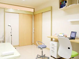 グリーン皮膚科クリニック診察室