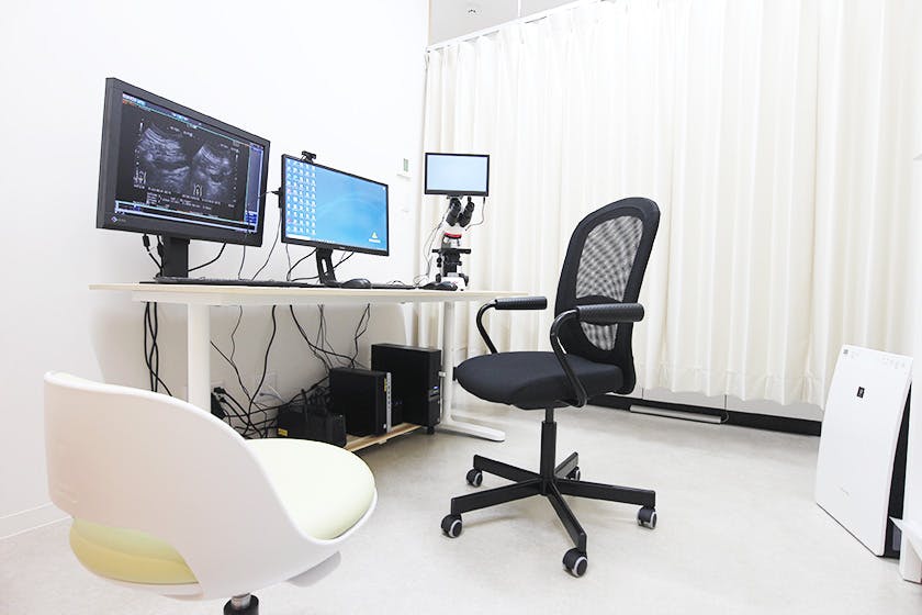 こまい腎・泌尿器科クリニック診察室