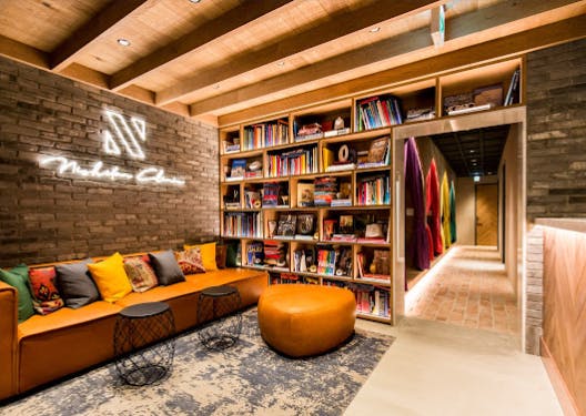 にしたんクリニック 銀座院待合室