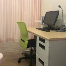 さくら通り皮フ科クリニック診察室