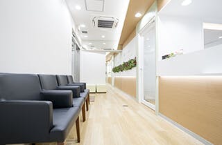 アール歯科王子駅前クリニック待合室