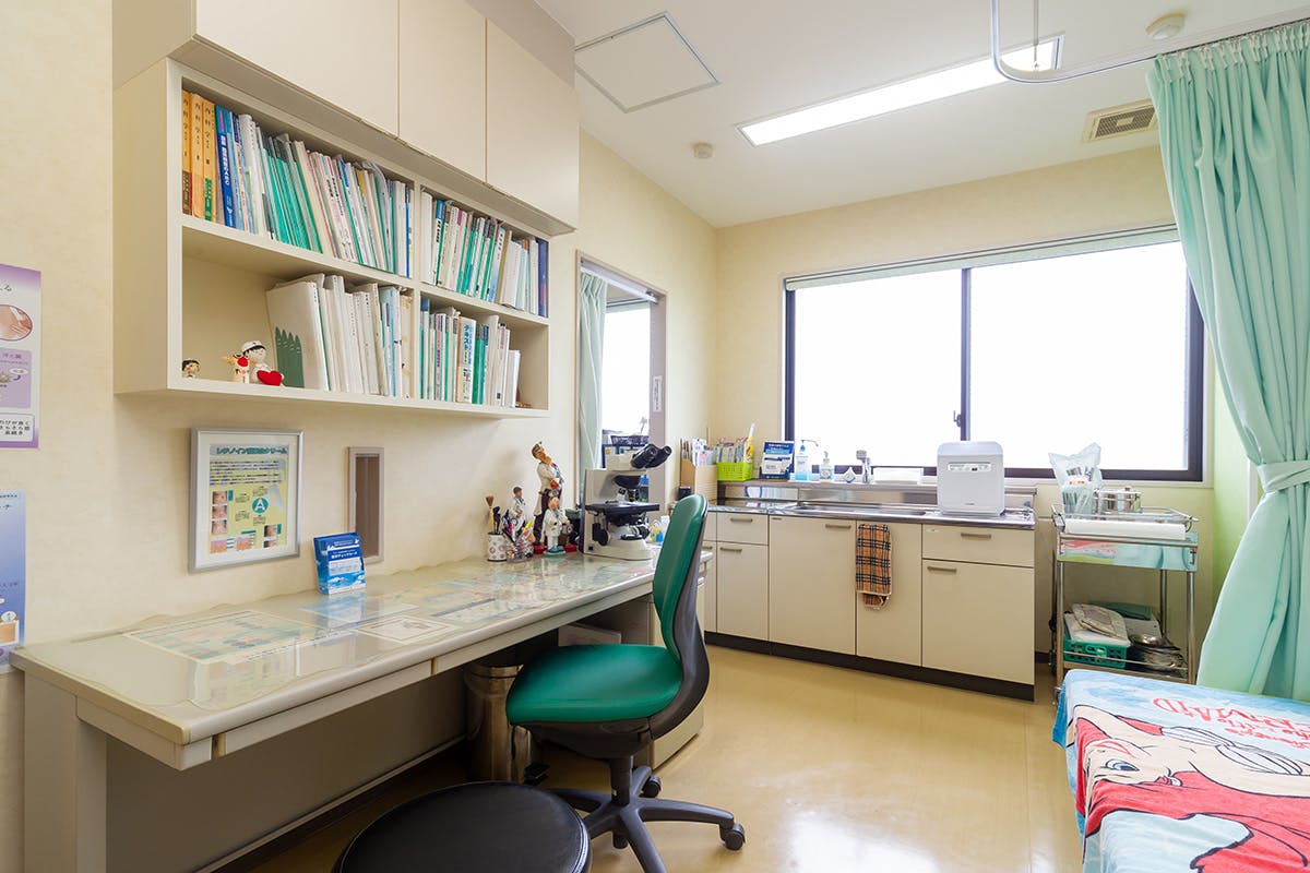 はまだ皮ふ科クリニック診察室