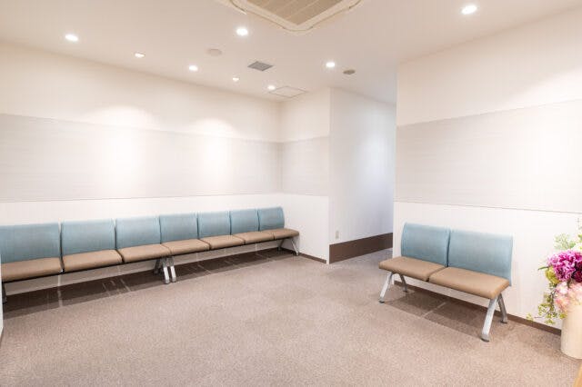 いなみや皮フ科クリニック待合室