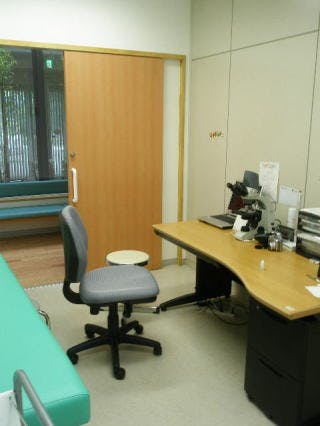 星が丘瀬川皮膚科クリニック診察室