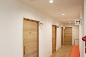 五泉皮ふ科待合室