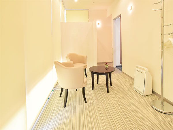 田坂皮フ科クリニック待合室