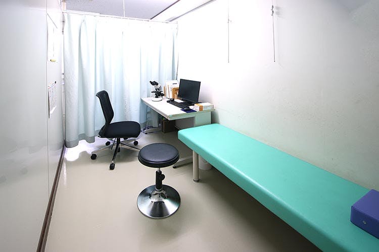 堀ノ内駅前皮膚科診察室