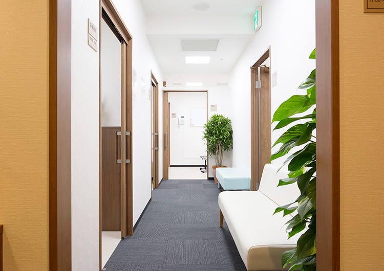 いたみホームクリニック待合室