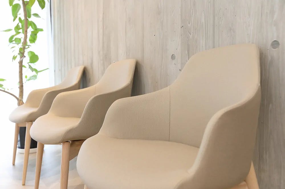 京都六角あおやま形成外科皮ふ科待合室