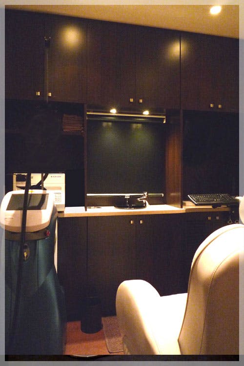 自由通り皮ふ科レーザー処置室