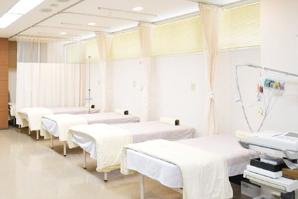 大森敏秀胃腸科クリニック処置室