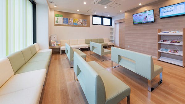 海老名ファミリー皮膚科クリニック待合室