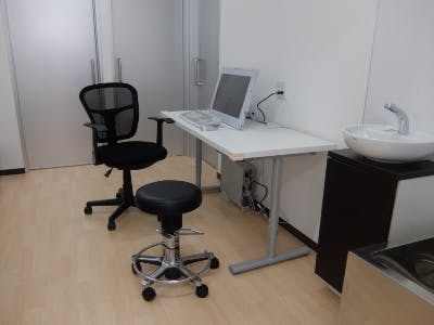 山手皮フ・形成外科クリニック診察室