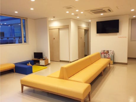 新川皮膚科クリニック待合室2