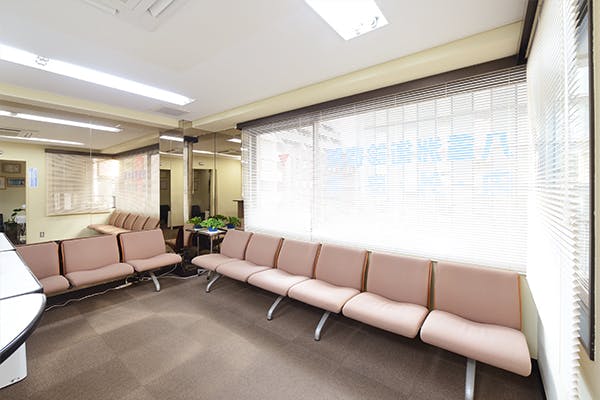 八重洲街診療所待合室
