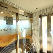 こまつ皮フ科クリニック入口