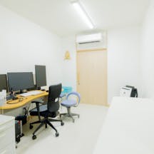 タウンクリニックえん待合診察室