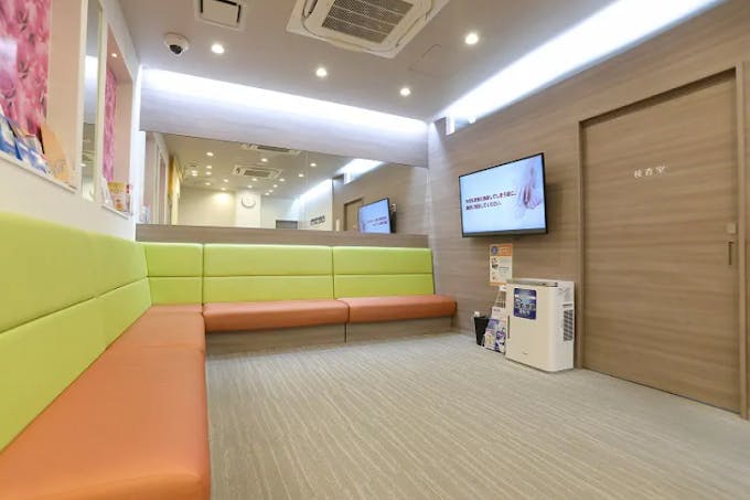 江坂まつおか眼科待合室