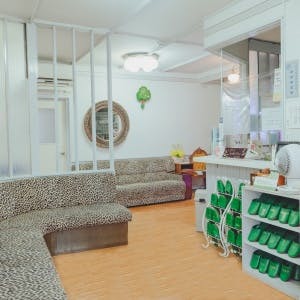 メリー皮膚科平塚クリニック受付 待合室