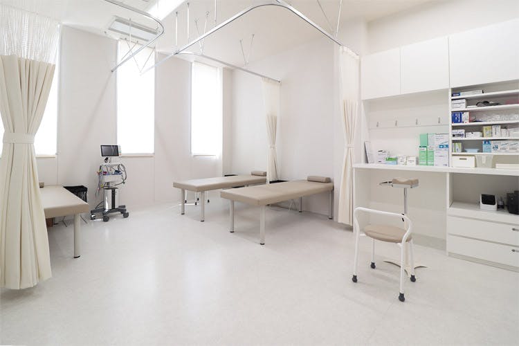 ふかや腎泌尿器科クリニック処置室