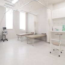 ふかや腎泌尿器科クリニック処置室